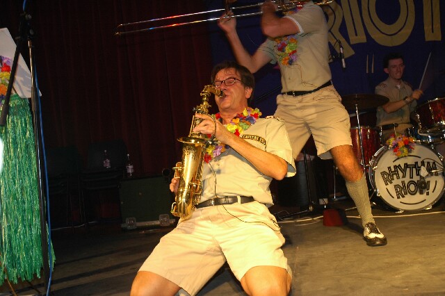min 2005 11 27 riot 745